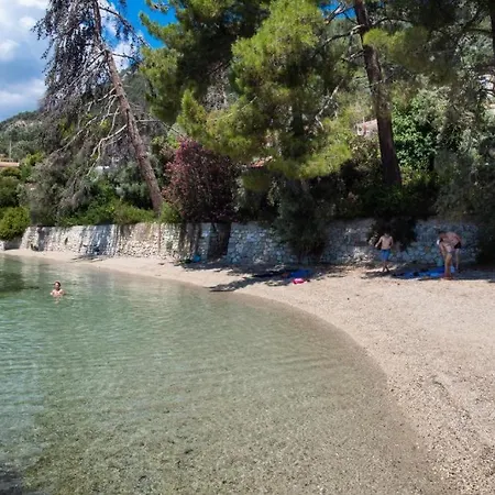 Nikolaos 2 Apartman